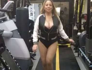 Η Mariah Carey στο γυμναστήριο με... κορμάκι και διχτυωτό καλσόν (φωτό)